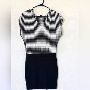 XXI Womens mini Short Sleeves Dress. Size Large, Striped Print White and Black